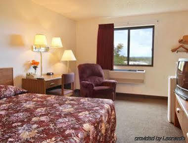 Super 8 By Wyndham Augusta Hotel Exterior photo